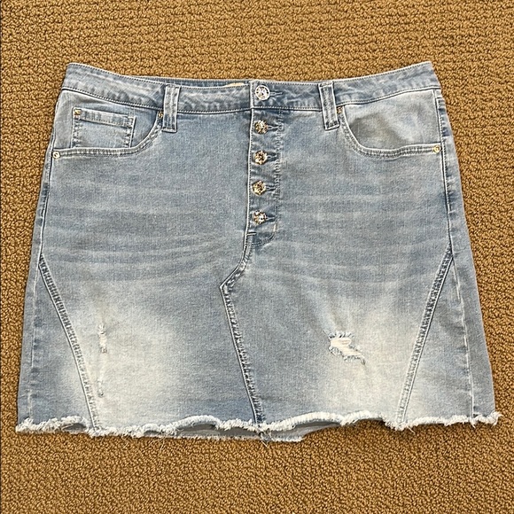 Seven7 Denim Weekend Skirt size 16 Mini Light Wash Distressed Festival - Picture 1 of 16